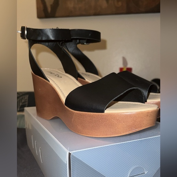 NEW- Me Too Womens Ankle Strap Wedge Sandals - Picture 6 of 10